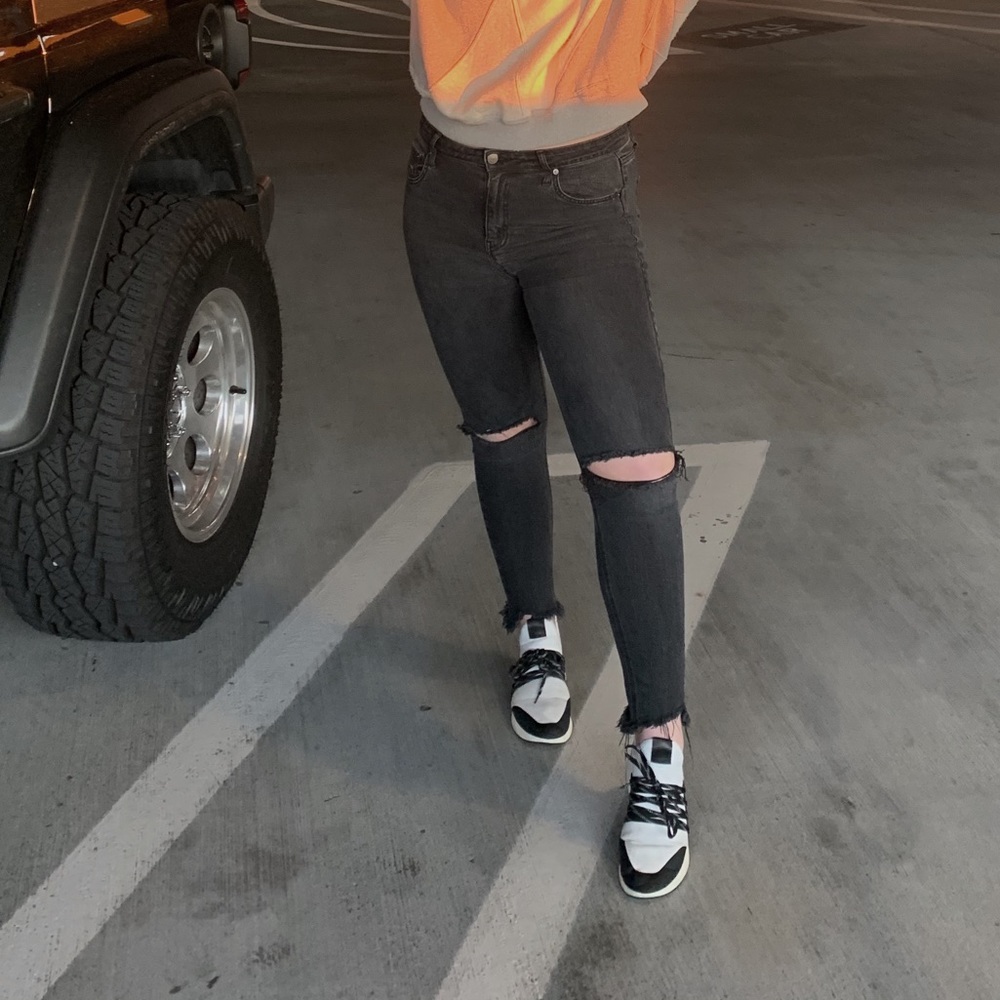 busted knee jeans!!